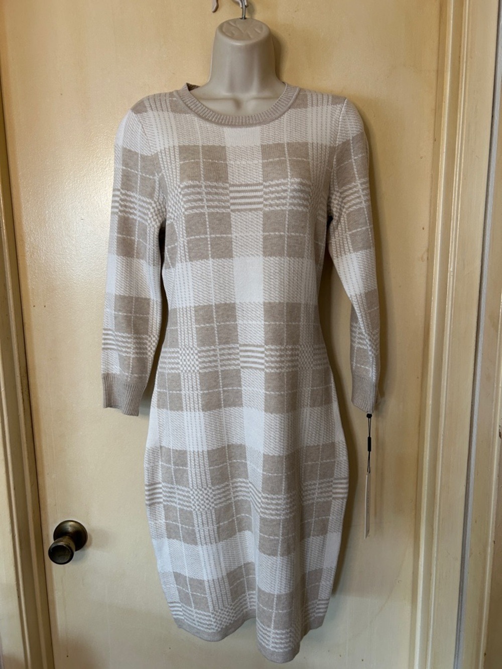 Calvin Klein Beige And White Plaid Long-Sleeve Knit Dress Size S